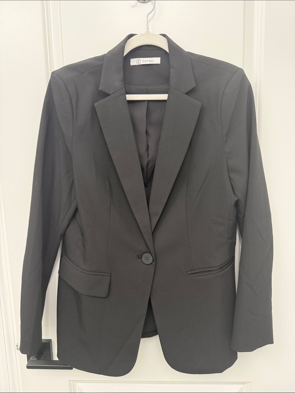 Cicy Bell Black Single-Button Tailored Blazer. Ladies size large. Like new
